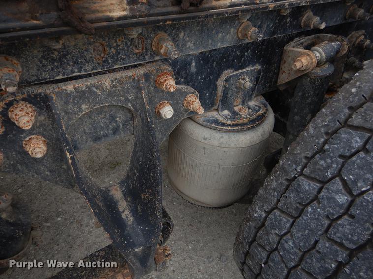 image for item EO9652 2007 International 9400i semi truck