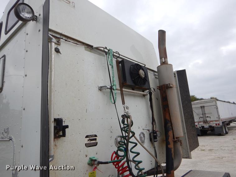 image for item EO9652 2007 International 9400i semi truck