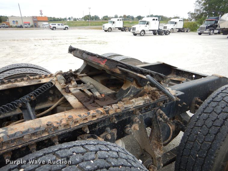 image for item EO9652 2007 International 9400i semi truck