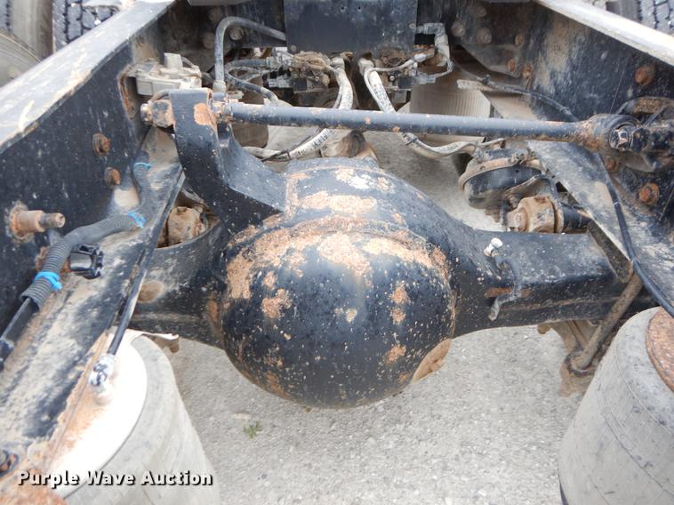 image for item EO9652 2007 International 9400i semi truck