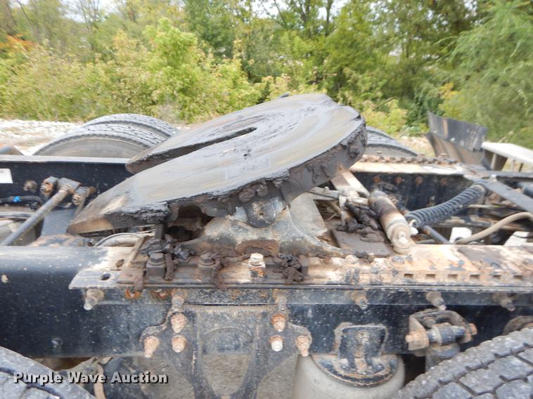 image for item EO9652 2007 International 9400i semi truck