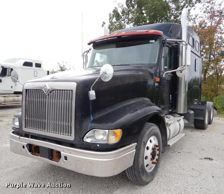 image for item EO9653 2007 International 9400i semi truck