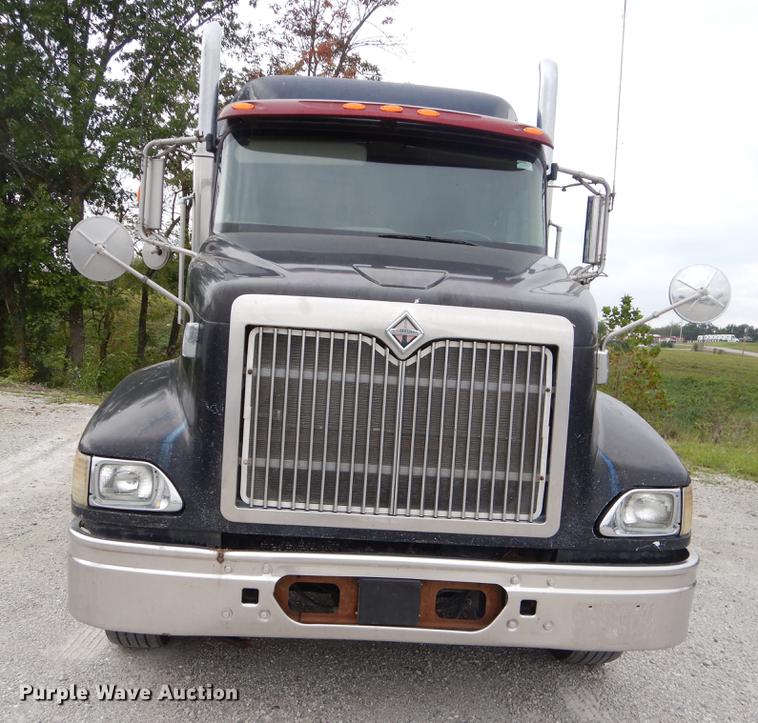 image for item EO9653 2007 International 9400i semi truck