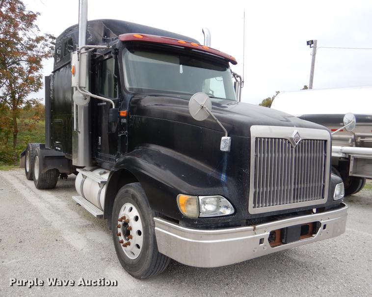 image for item EO9653 2007 International 9400i semi truck