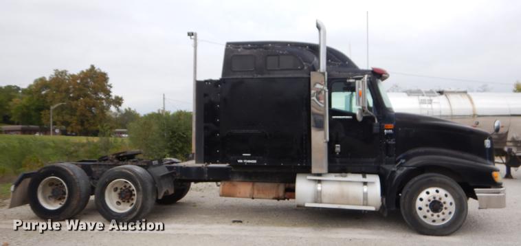 image for item EO9653 2007 International 9400i semi truck