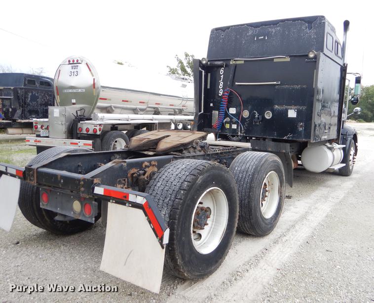 image for item EO9653 2007 International 9400i semi truck