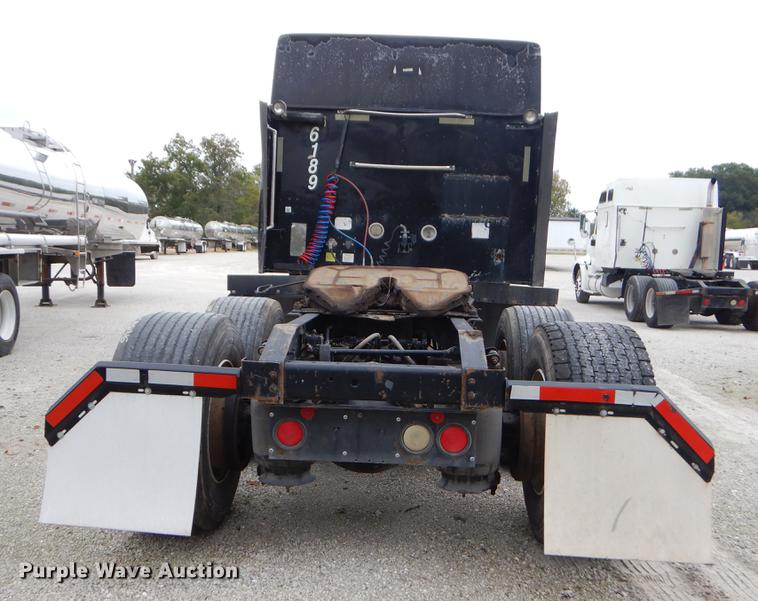 image for item EO9653 2007 International 9400i semi truck