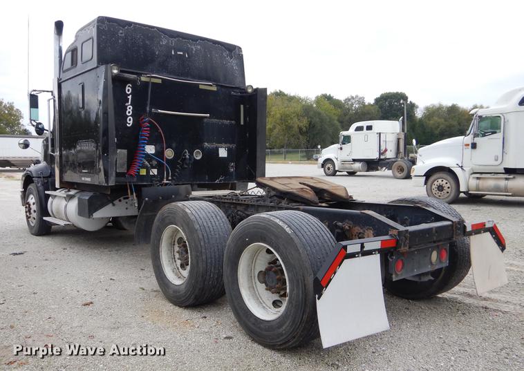 image for item EO9653 2007 International 9400i semi truck