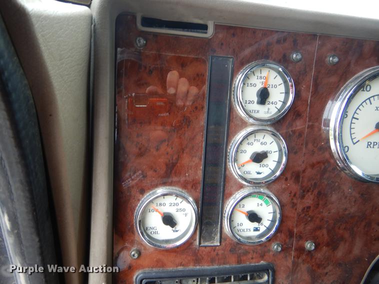 image for item EO9653 2007 International 9400i semi truck