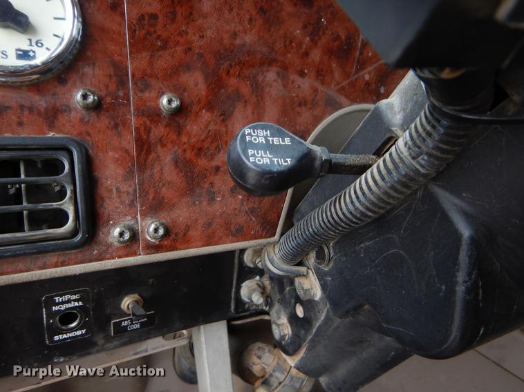 image for item EO9653 2007 International 9400i semi truck