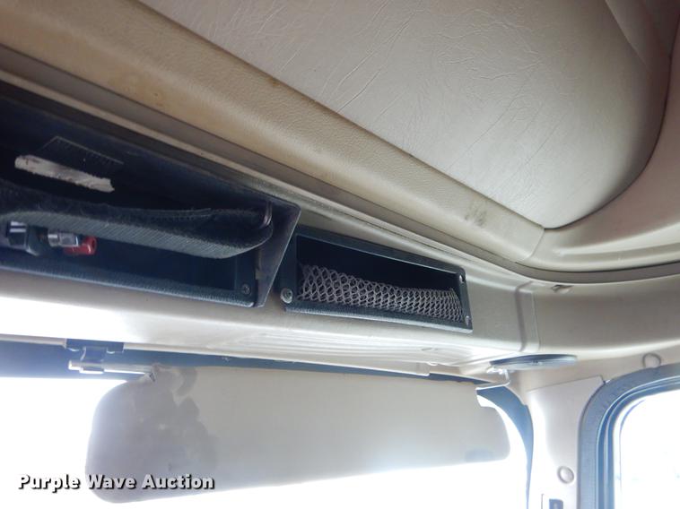 image for item EO9653 2007 International 9400i semi truck