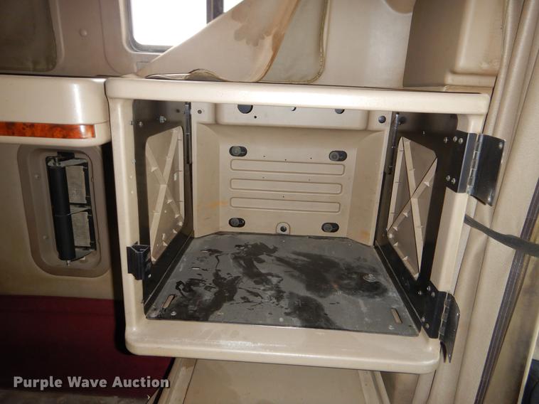 image for item EO9653 2007 International 9400i semi truck