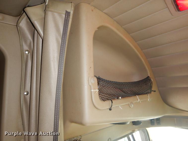 image for item EO9653 2007 International 9400i semi truck