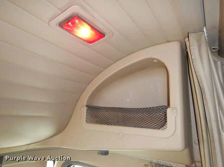 image for item EO9653 2007 International 9400i semi truck