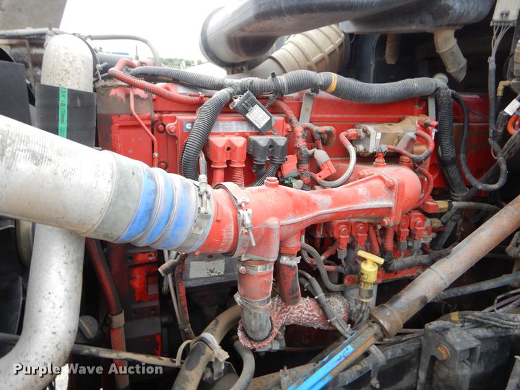 image for item EO9653 2007 International 9400i semi truck