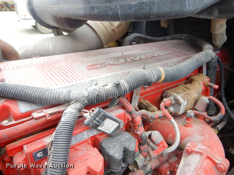 image for item EO9653 2007 International 9400i semi truck