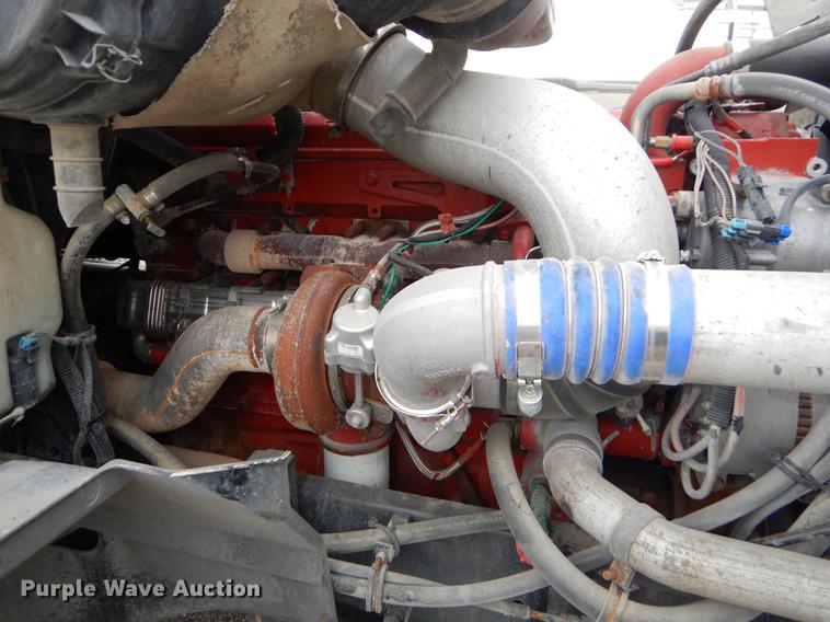 image for item EO9653 2007 International 9400i semi truck