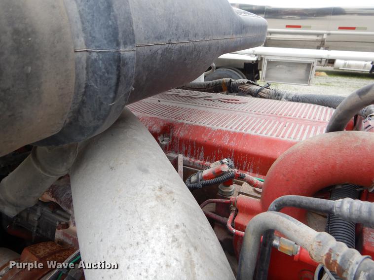 image for item EO9653 2007 International 9400i semi truck