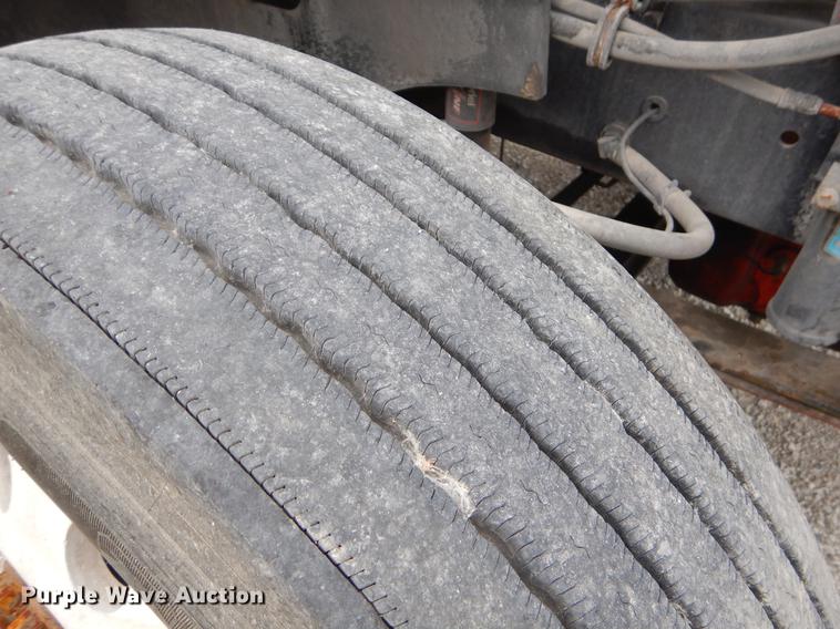 image for item EO9653 2007 International 9400i semi truck