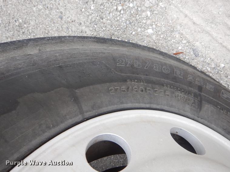 image for item EO9653 2007 International 9400i semi truck