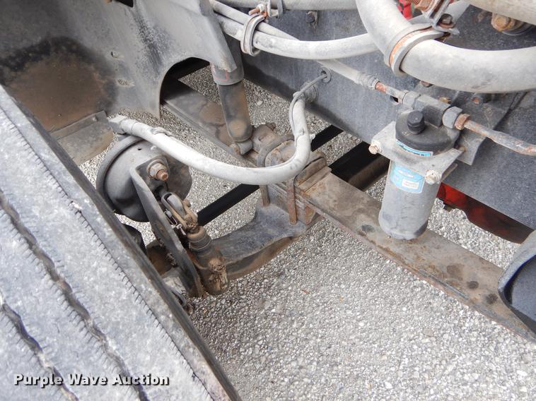 image for item EO9653 2007 International 9400i semi truck