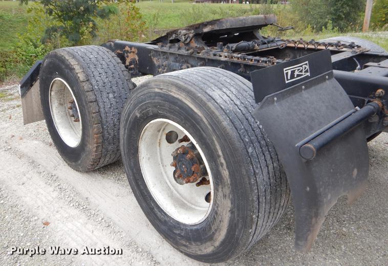 image for item EO9653 2007 International 9400i semi truck