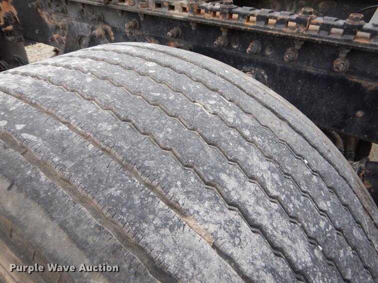 image for item EO9653 2007 International 9400i semi truck