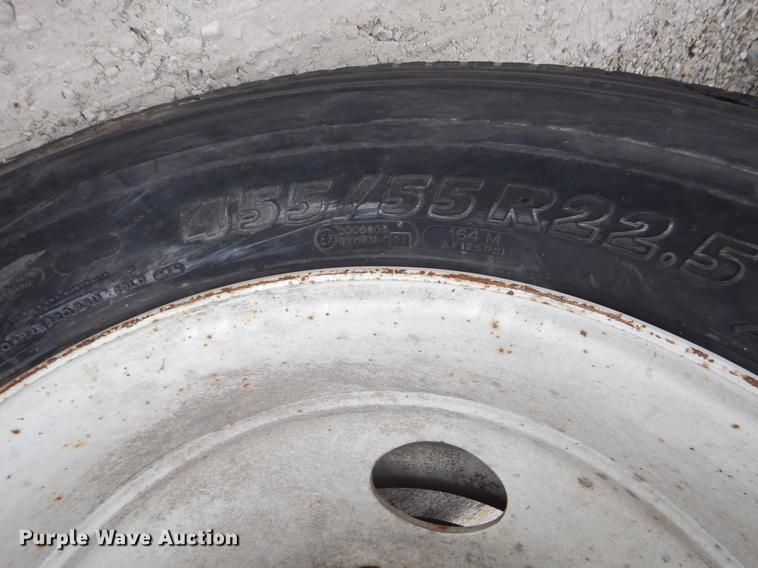 image for item EO9653 2007 International 9400i semi truck