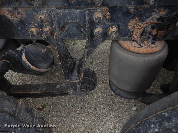 image for item EO9653 2007 International 9400i semi truck