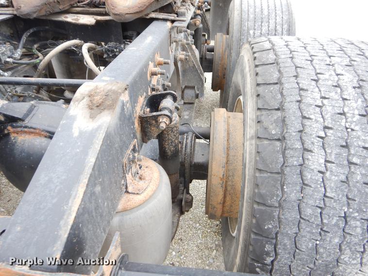 image for item EO9653 2007 International 9400i semi truck