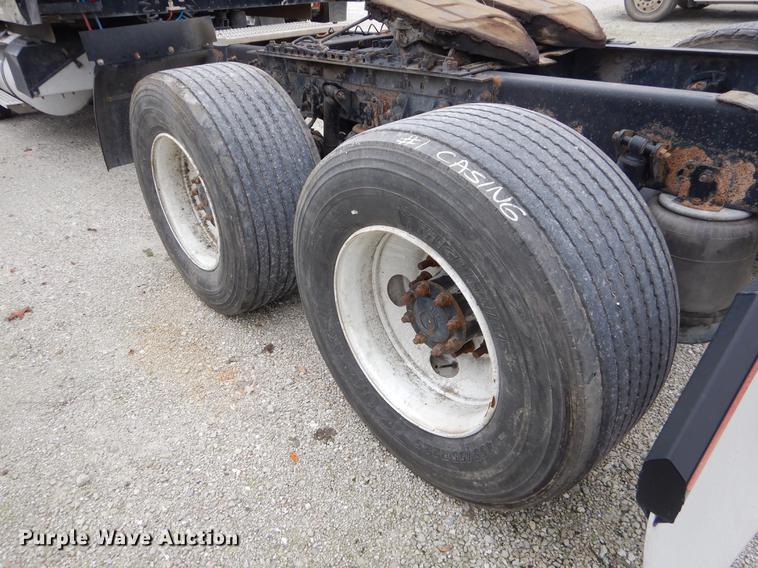 image for item EO9653 2007 International 9400i semi truck