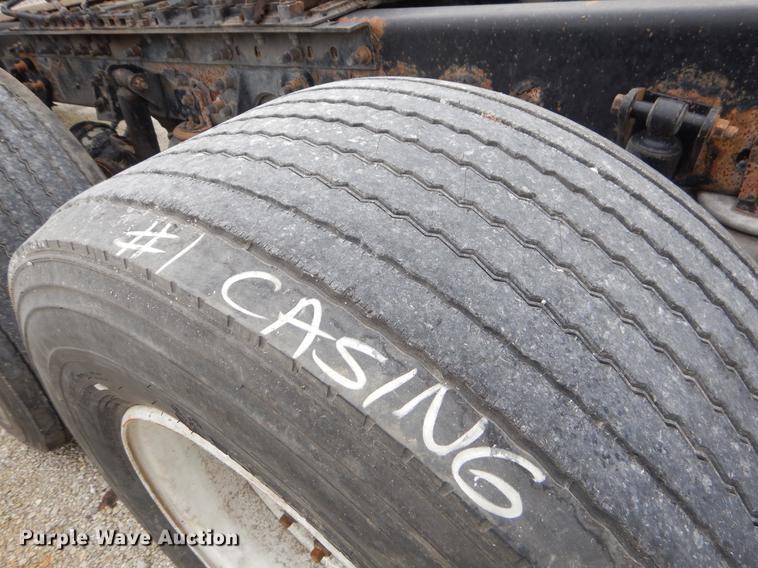 image for item EO9653 2007 International 9400i semi truck