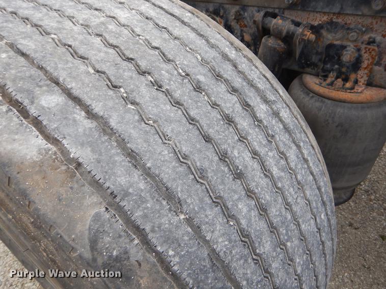 image for item EO9653 2007 International 9400i semi truck