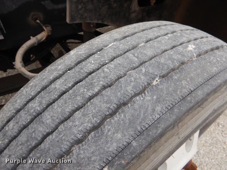 image for item EO9653 2007 International 9400i semi truck