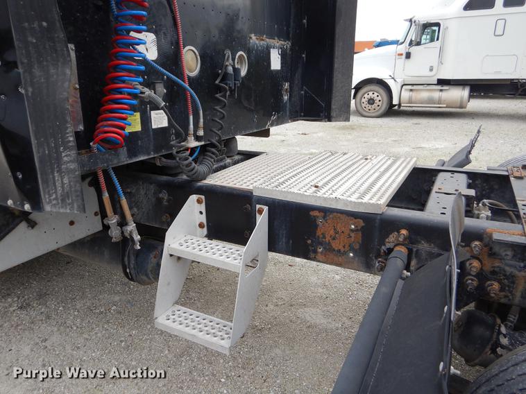 image for item EO9653 2007 International 9400i semi truck