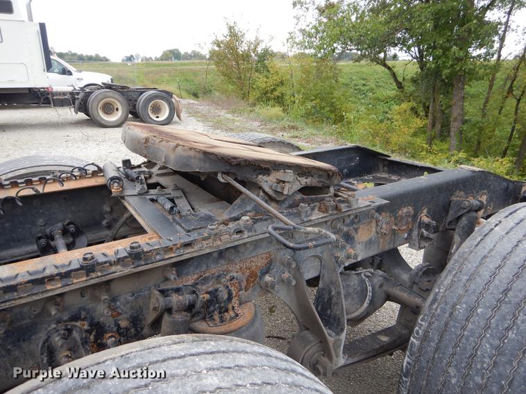 image for item EO9653 2007 International 9400i semi truck