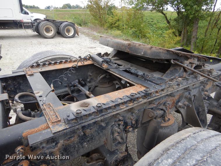 image for item EO9653 2007 International 9400i semi truck