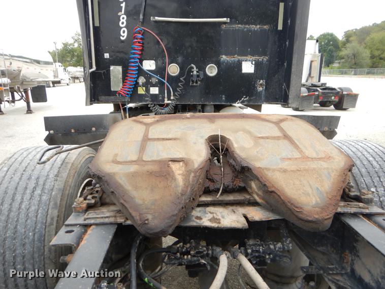 image for item EO9653 2007 International 9400i semi truck