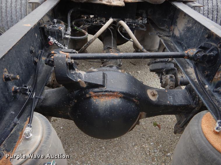 image for item EO9653 2007 International 9400i semi truck