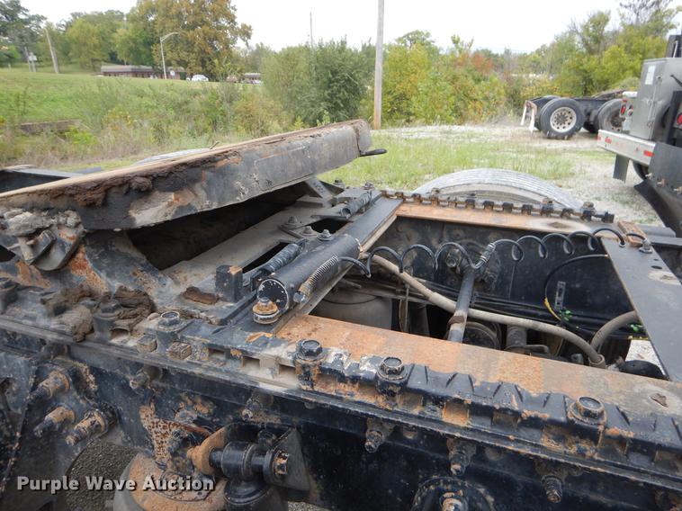 image for item EO9653 2007 International 9400i semi truck