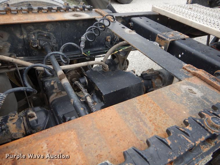 image for item EO9653 2007 International 9400i semi truck