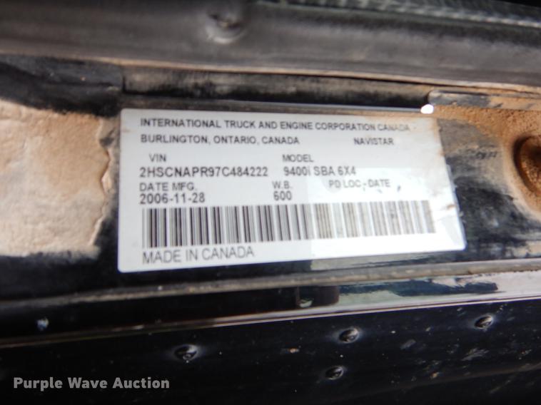 image for item EO9653 2007 International 9400i semi truck