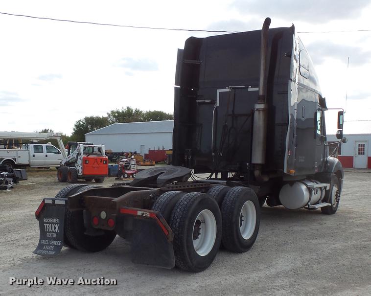 image for item FT9956 2005 Freightliner Columbia semi truck