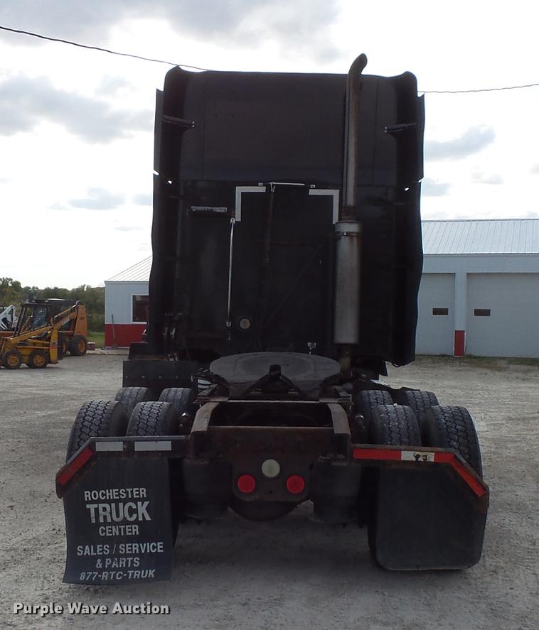 image for item FT9956 2005 Freightliner Columbia semi truck