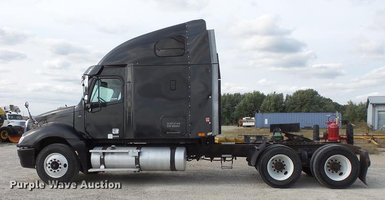 image for item FT9956 2005 Freightliner Columbia semi truck