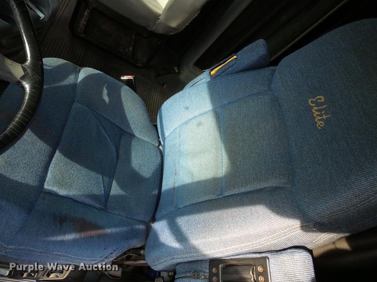 image for item FT9956 2005 Freightliner Columbia semi truck