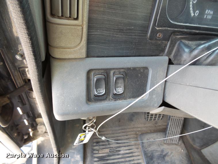 image for item FT9956 2005 Freightliner Columbia semi truck