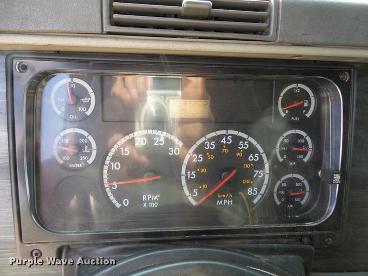 image for item FT9956 2005 Freightliner Columbia semi truck