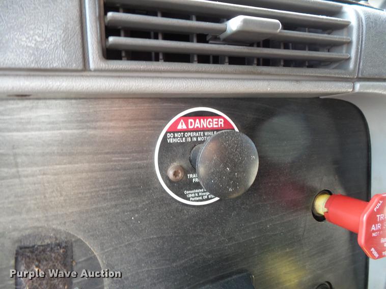 image for item FT9956 2005 Freightliner Columbia semi truck