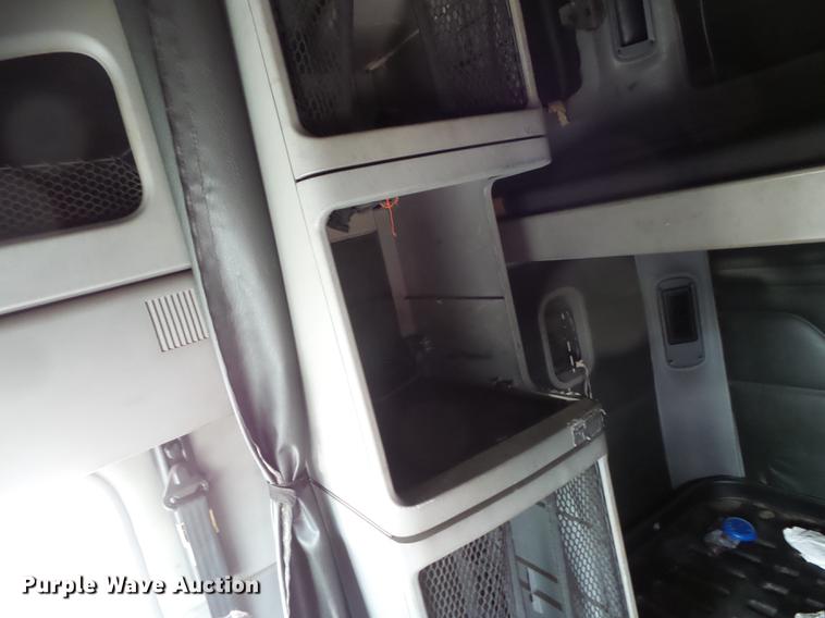 image for item FT9956 2005 Freightliner Columbia semi truck